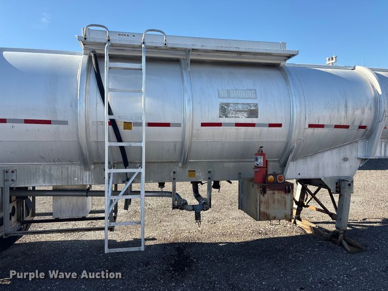 image for item EG8944 1983 Fruehauf TAO-F2-RDF 5000 tank trailer