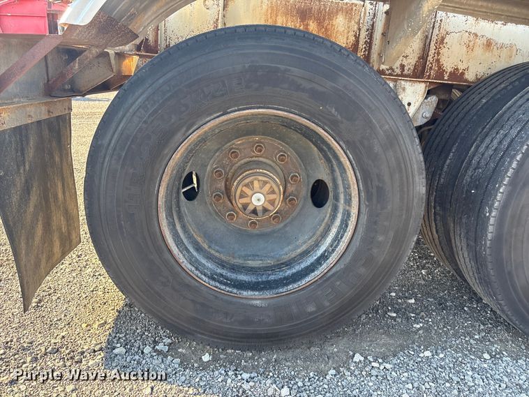 image for item EG8944 1983 Fruehauf TAO-F2-RDF 5000 tank trailer