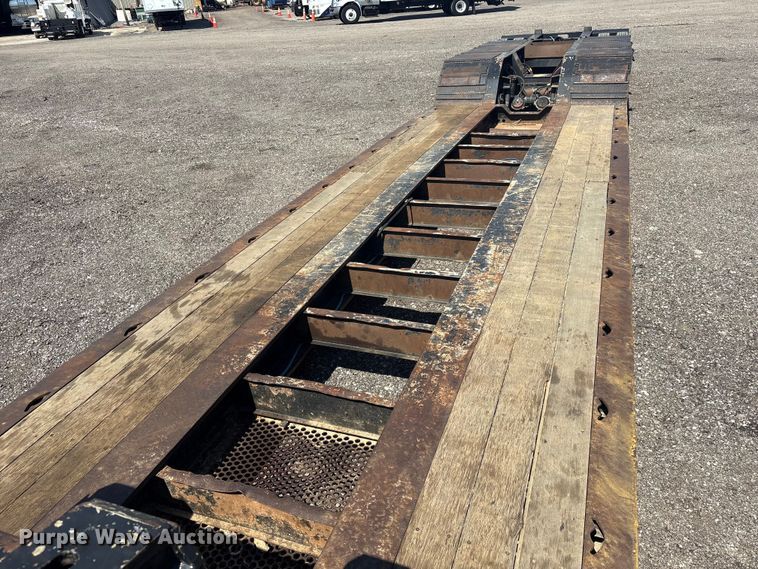 image for item EG8949 2017 XL Specialized Trailers XL 110 HDG lowboy equipment trailer