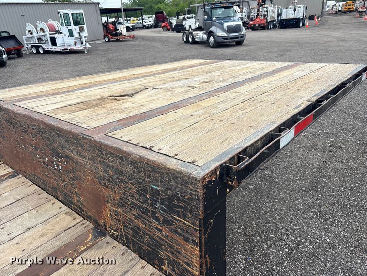 image for item EG9002 2013 Fontaine HAVSD12WSA drop deck trailer