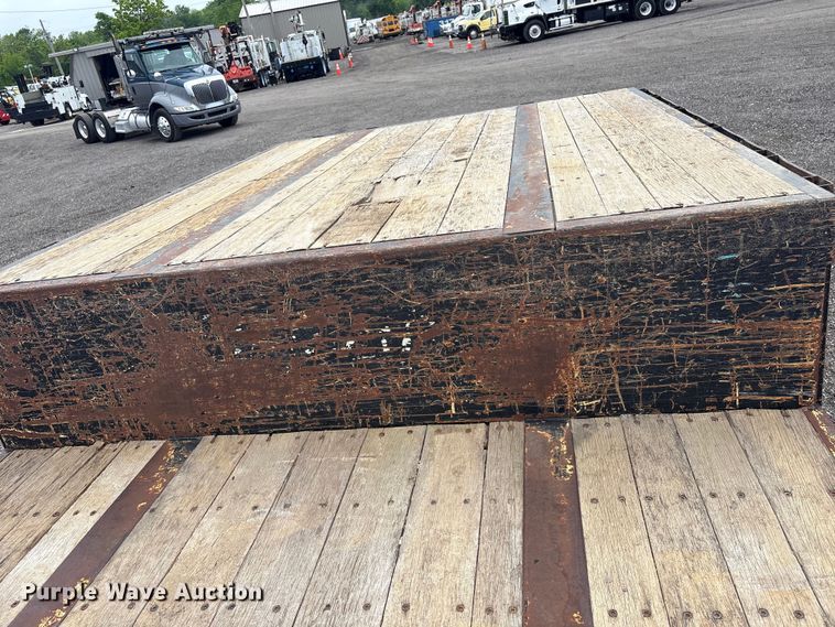 image for item EG9002 2013 Fontaine HAVSD12WSA drop deck trailer