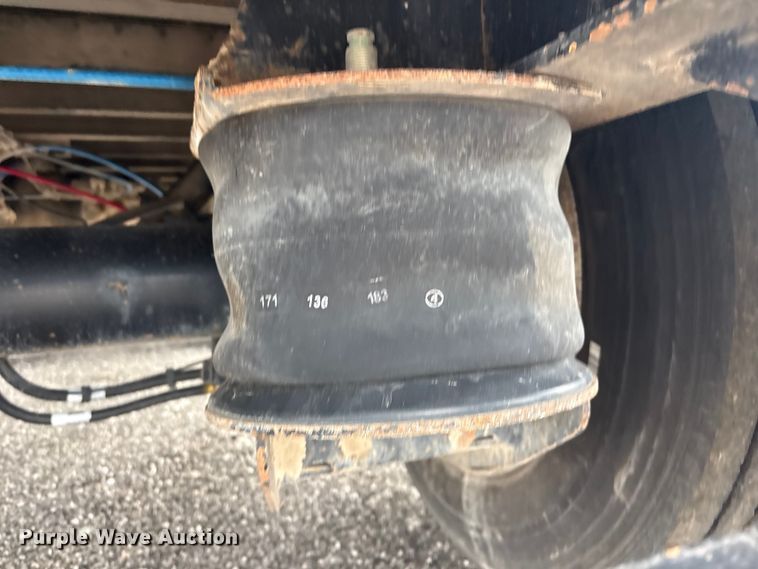 image for item EG9002 2013 Fontaine HAVSD12WSA drop deck trailer