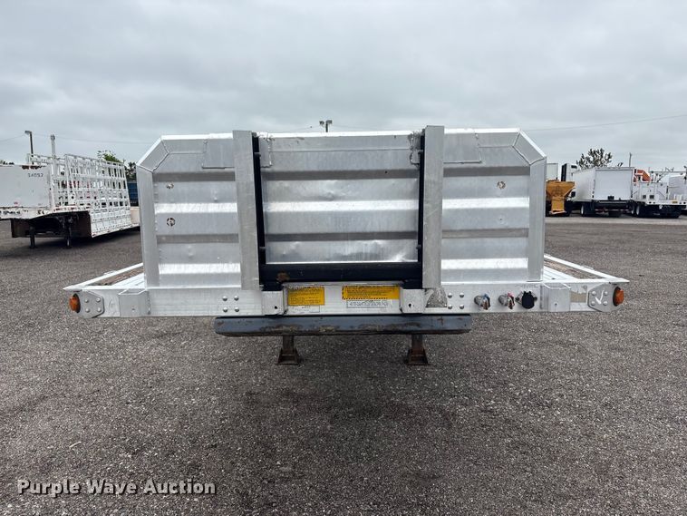 image for item EG9003 2005 Utility Trailer Mfg Co. FS2CHA flatbed trailer