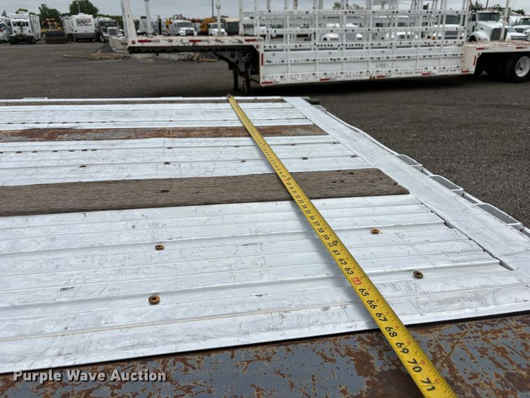 image for item EG9003 2005 Utility Trailer Mfg Co. FS2CHA flatbed trailer