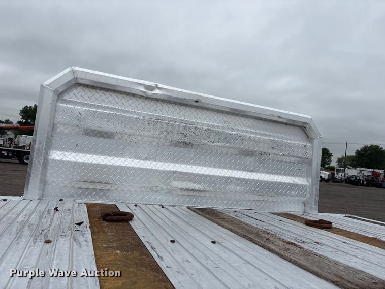 image for item EG9003 2005 Utility Trailer Mfg Co. FS2CHA flatbed trailer