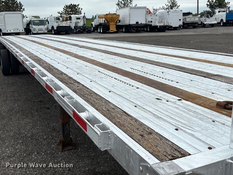 image for item EG9003 2005 Utility Trailer Mfg Co. FS2CHA flatbed trailer