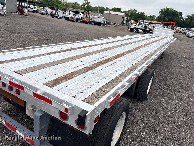 image for item EG9003 2005 Utility Trailer Mfg Co. FS2CHA flatbed trailer