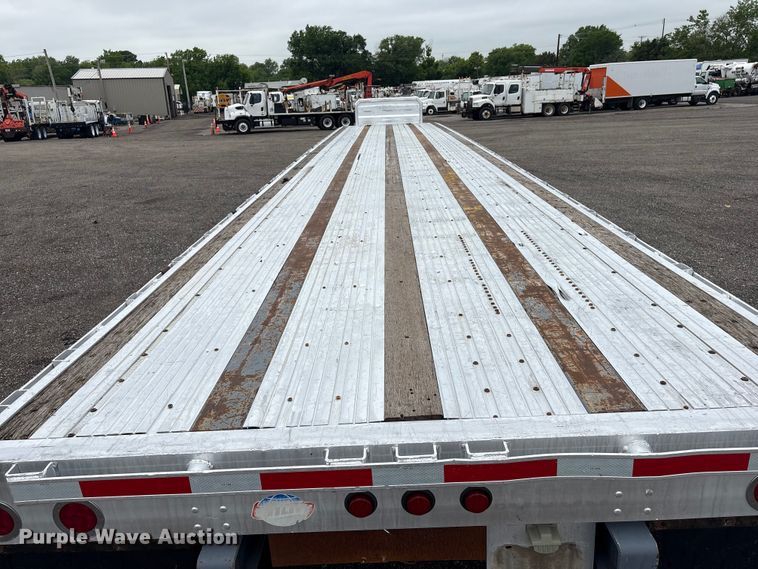 image for item EG9003 2005 Utility Trailer Mfg Co. FS2CHA flatbed trailer