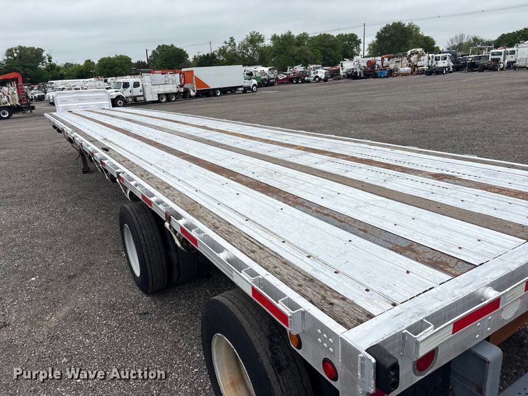 image for item EG9003 2005 Utility Trailer Mfg Co. FS2CHA flatbed trailer