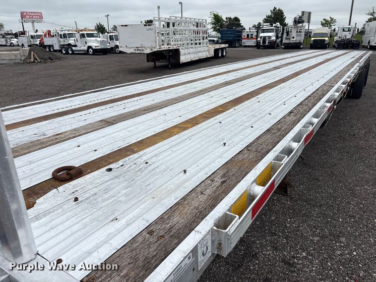 image for item EG9003 2005 Utility Trailer Mfg Co. FS2CHA flatbed trailer