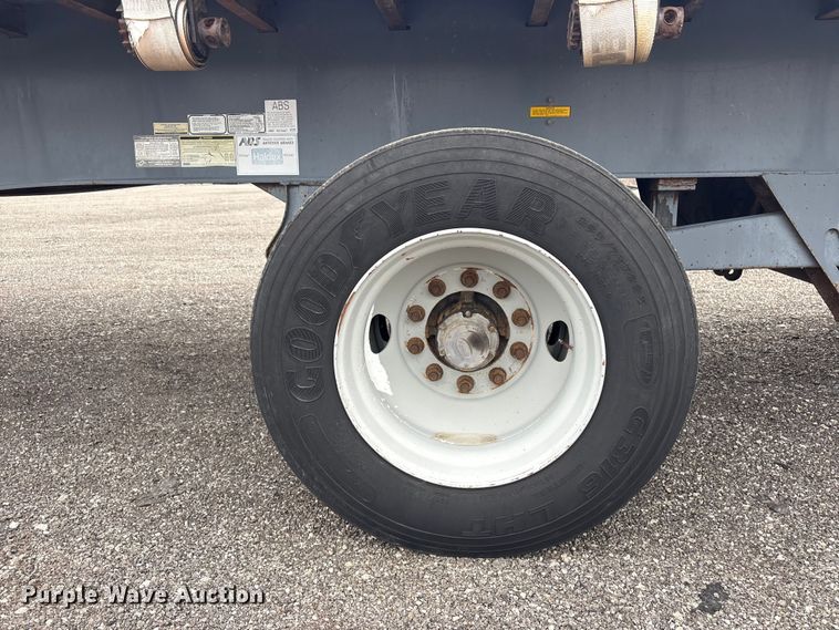 image for item EG9003 2005 Utility Trailer Mfg Co. FS2CHA flatbed trailer