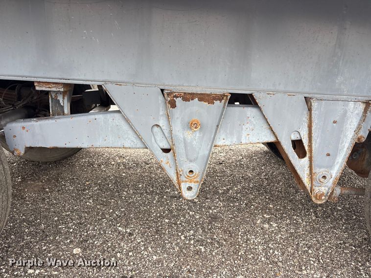 image for item EG9003 2005 Utility Trailer Mfg Co. FS2CHA flatbed trailer
