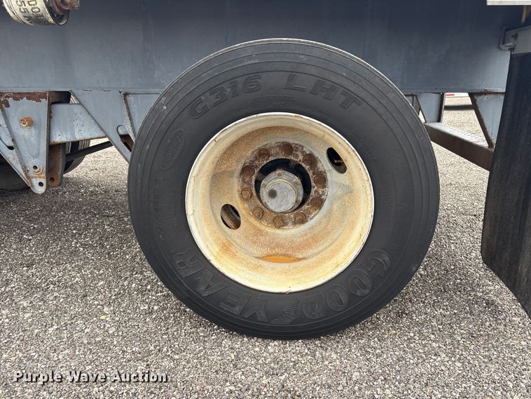 image for item EG9003 2005 Utility Trailer Mfg Co. FS2CHA flatbed trailer
