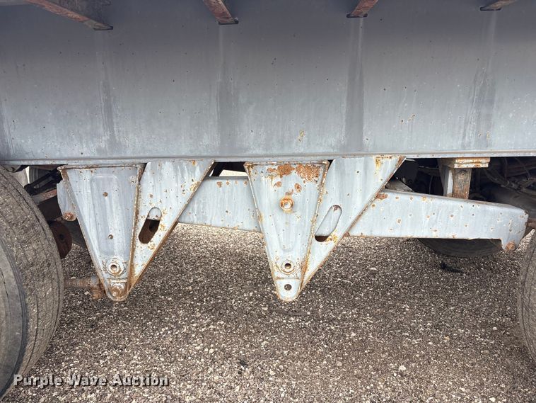image for item EG9003 2005 Utility Trailer Mfg Co. FS2CHA flatbed trailer