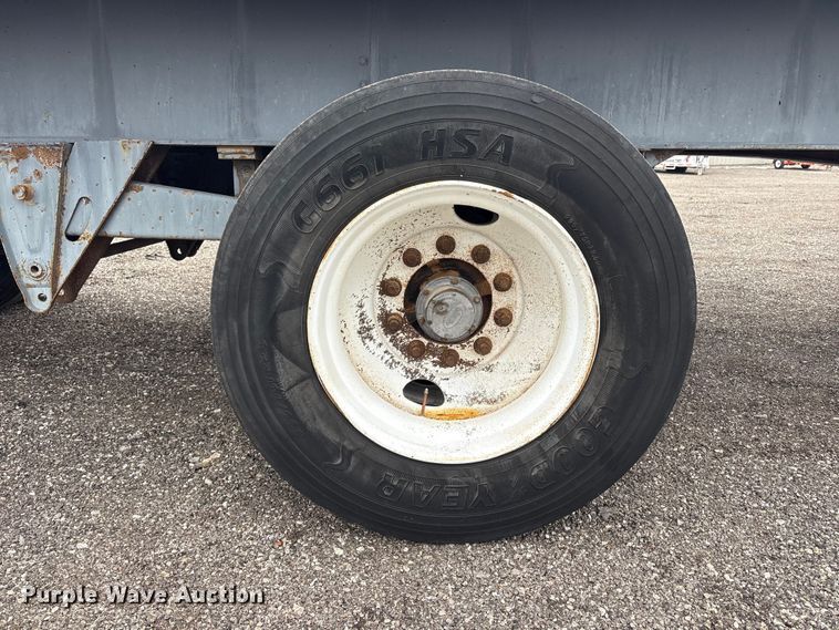 image for item EG9003 2005 Utility Trailer Mfg Co. FS2CHA flatbed trailer