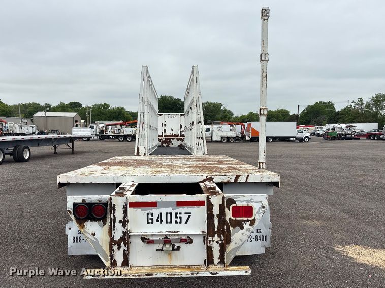 image for item EG9004 2006 Unruh Fab Inc. 40-OPEN double drop deck glass trailer