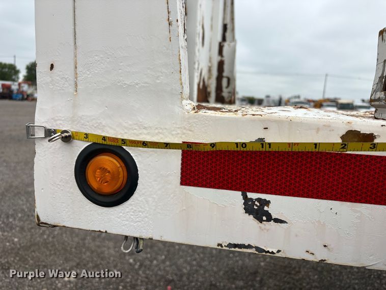 image for item EG9004 2006 Unruh Fab Inc. 40-OPEN double drop deck glass trailer
