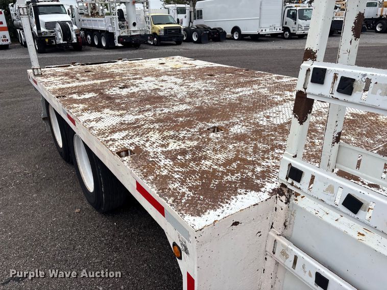image for item EG9004 2006 Unruh Fab Inc. 40-OPEN double drop deck glass trailer