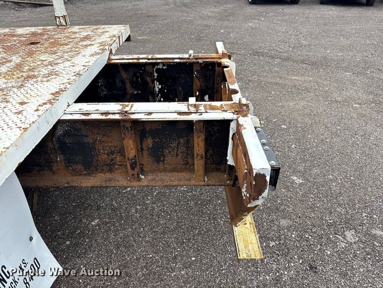 image for item EG9004 2006 Unruh Fab Inc. 40-OPEN double drop deck glass trailer
