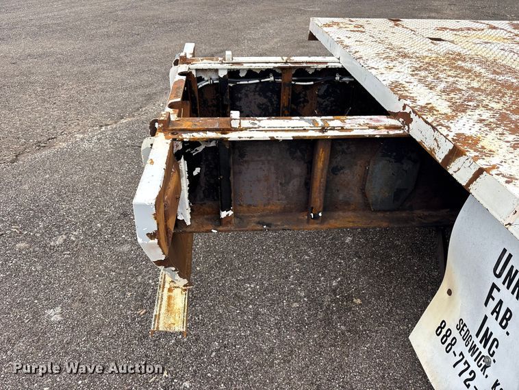 image for item EG9004 2006 Unruh Fab Inc. 40-OPEN double drop deck glass trailer