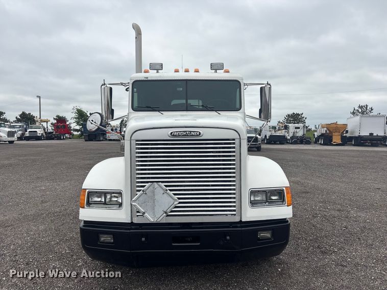 image for item EG9006 2000 Freightliner FLD120 semi truck
