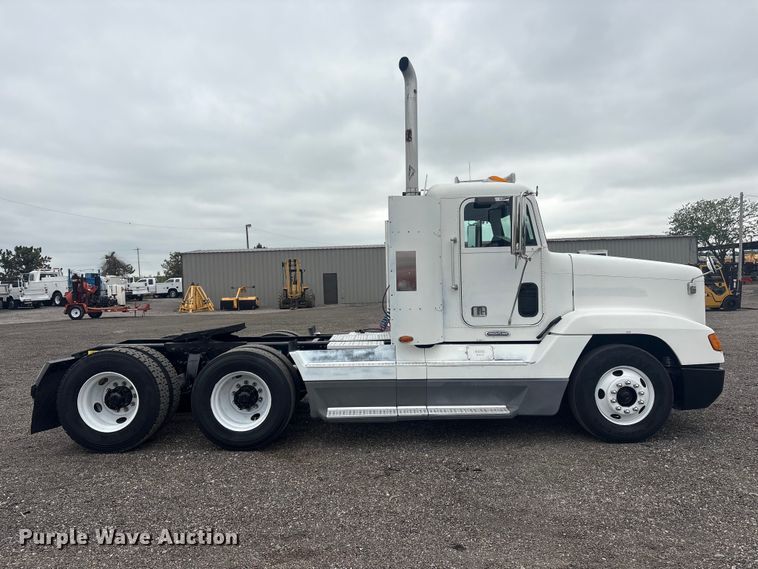 image for item EG9006 2000 Freightliner FLD120 semi truck