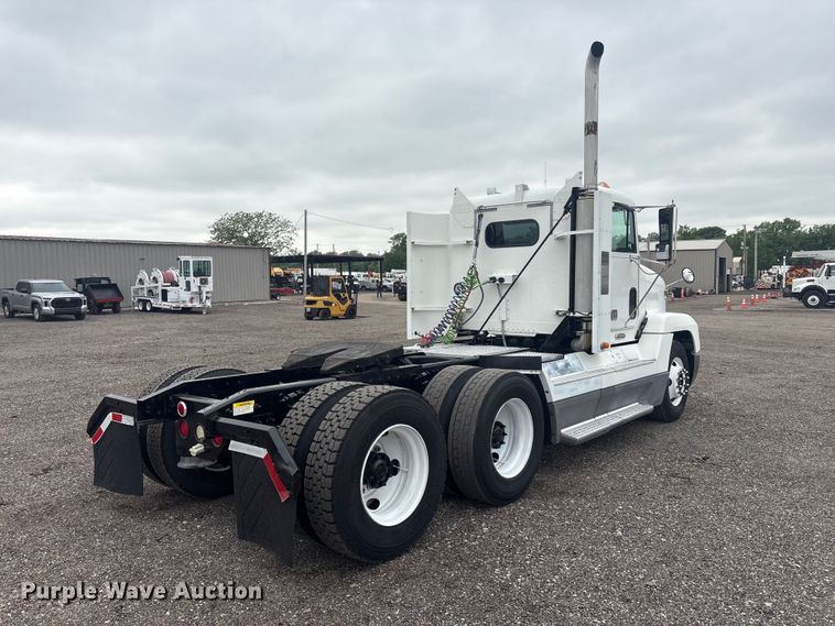image for item EG9006 2000 Freightliner FLD120 semi truck