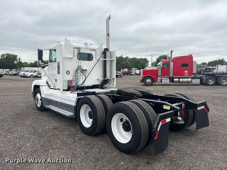 image for item EG9006 2000 Freightliner FLD120 semi truck