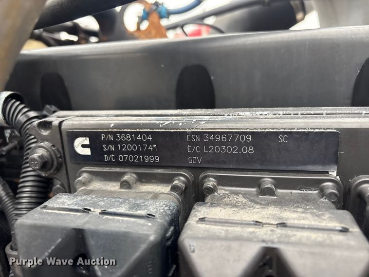 image for item EG9006 2000 Freightliner FLD120 semi truck