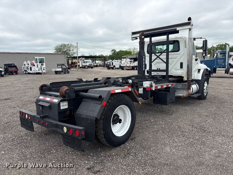 image for item EG9010 2007 International 7600 hook lift truck