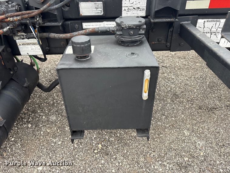 image for item EG9010 2007 International 7600 hook lift truck