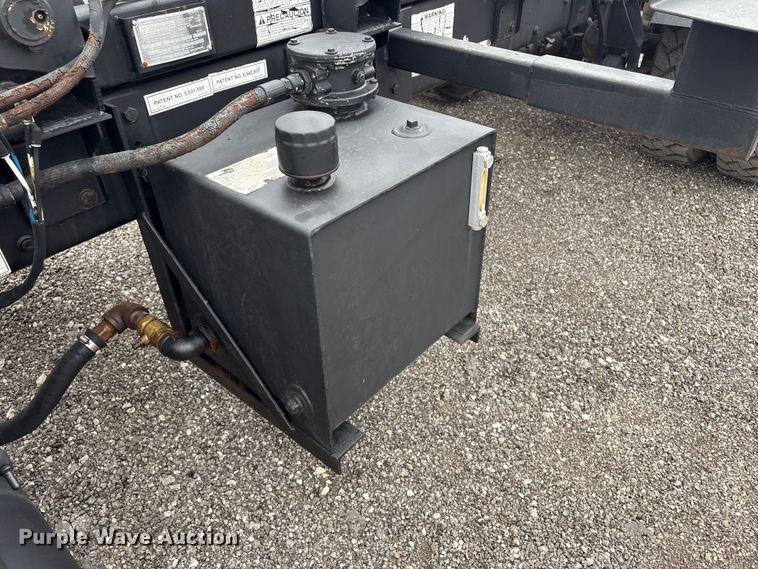 image for item EG9010 2007 International 7600 hook lift truck