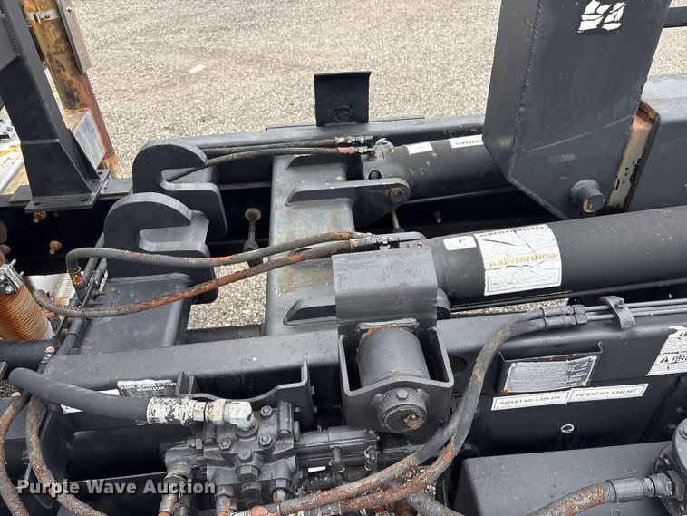 image for item EG9010 2007 International 7600 hook lift truck