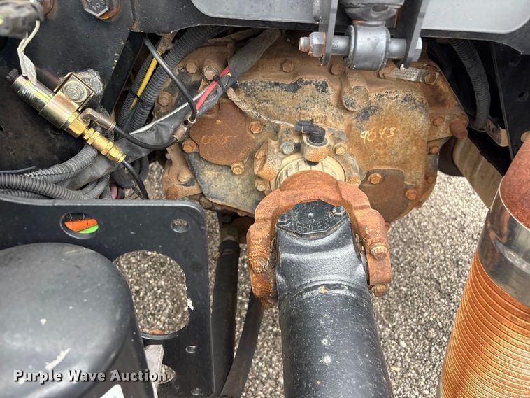 image for item EG9010 2007 International 7600 hook lift truck
