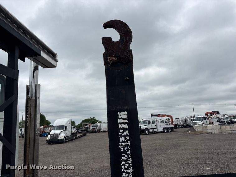 image for item EG9010 2007 International 7600 hook lift truck