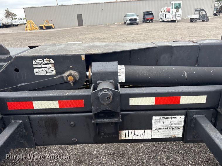 image for item EG9010 2007 International 7600 hook lift truck