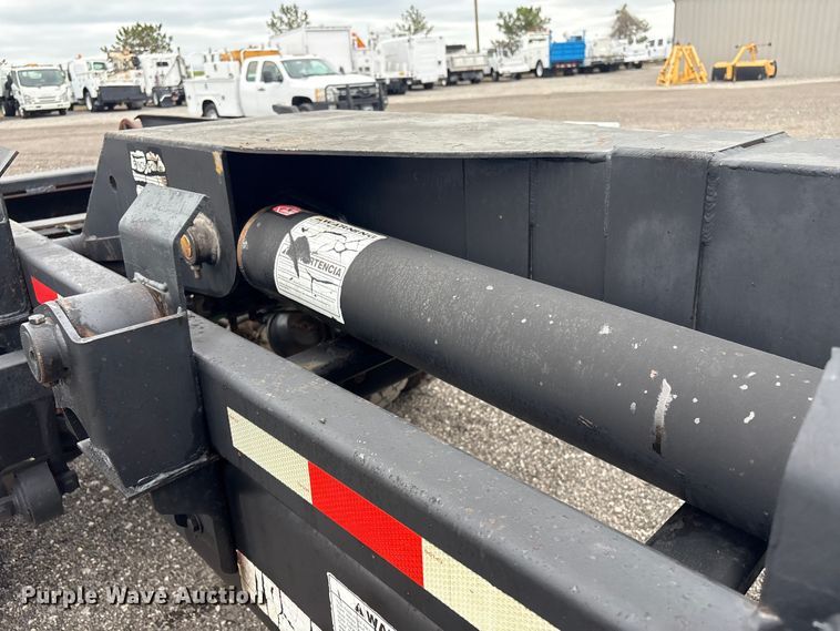 image for item EG9010 2007 International 7600 hook lift truck
