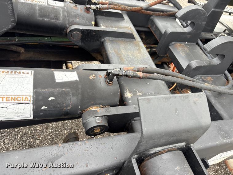 image for item EG9010 2007 International 7600 hook lift truck