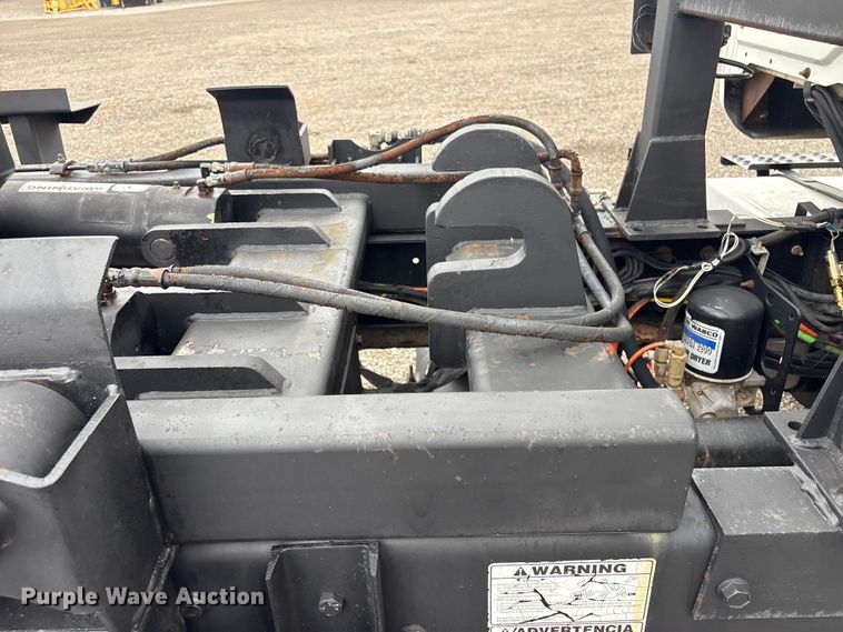 image for item EG9010 2007 International 7600 hook lift truck