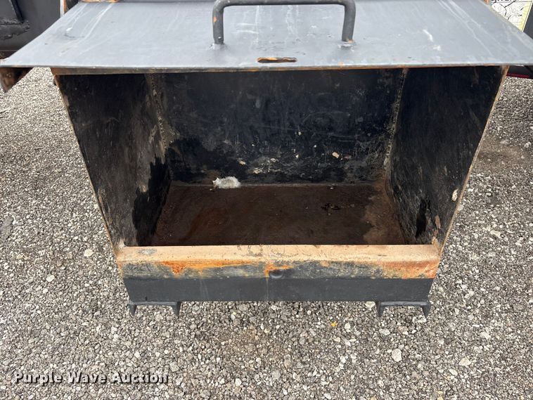 image for item EG9010 2007 International 7600 hook lift truck