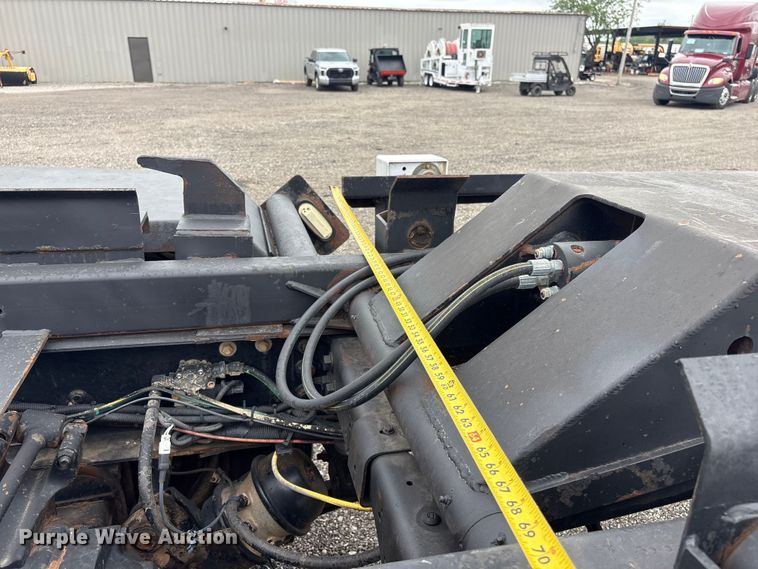 image for item EG9010 2007 International 7600 hook lift truck