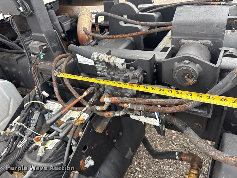 image for item EG9010 2007 International 7600 hook lift truck