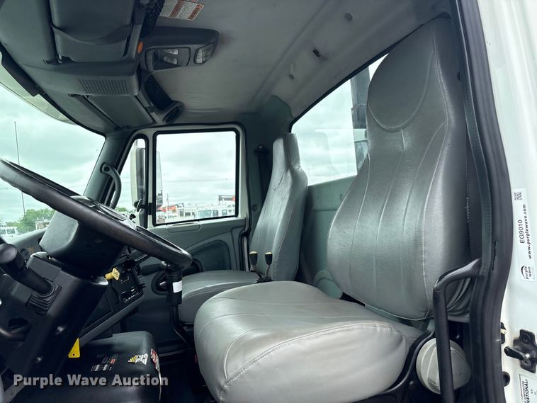 image for item EG9010 2007 International 7600 hook lift truck