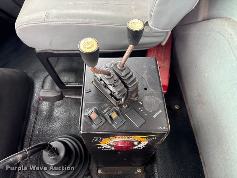 image for item EG9010 2007 International 7600 hook lift truck
