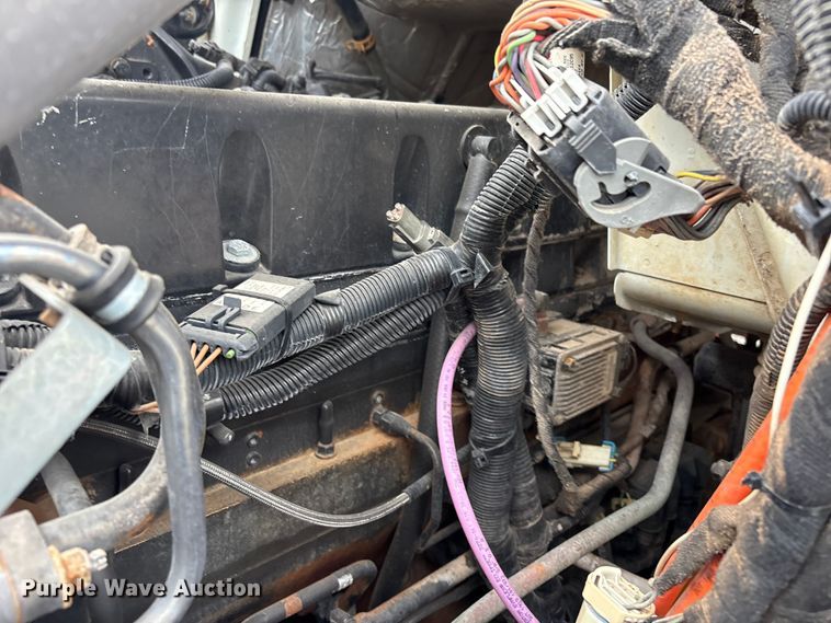 image for item EG9010 2007 International 7600 hook lift truck