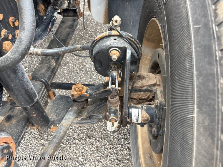 image for item EG9010 2007 International 7600 hook lift truck