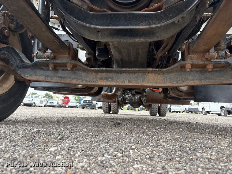 image for item EG9010 2007 International 7600 hook lift truck