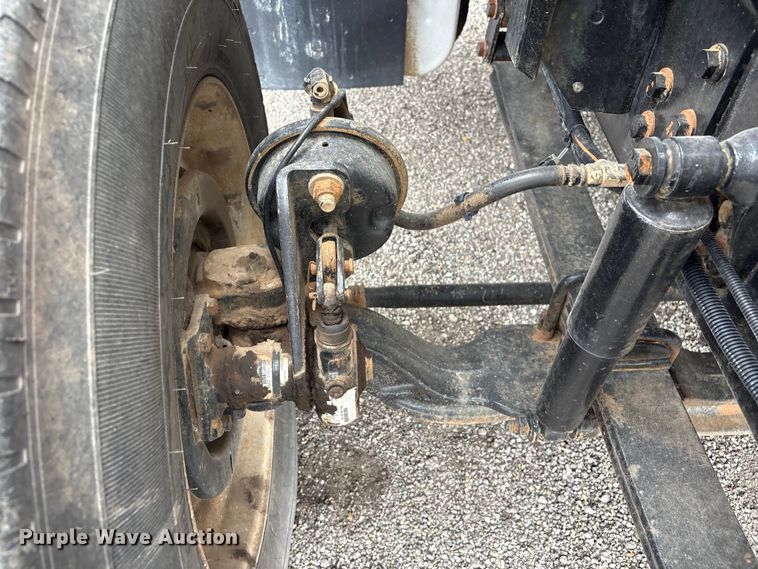 image for item EG9010 2007 International 7600 hook lift truck