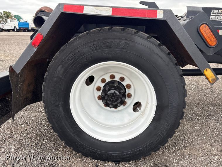 image for item EG9010 2007 International 7600 hook lift truck