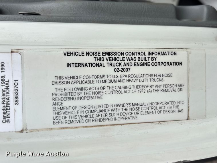 image for item EG9010 2007 International 7600 hook lift truck